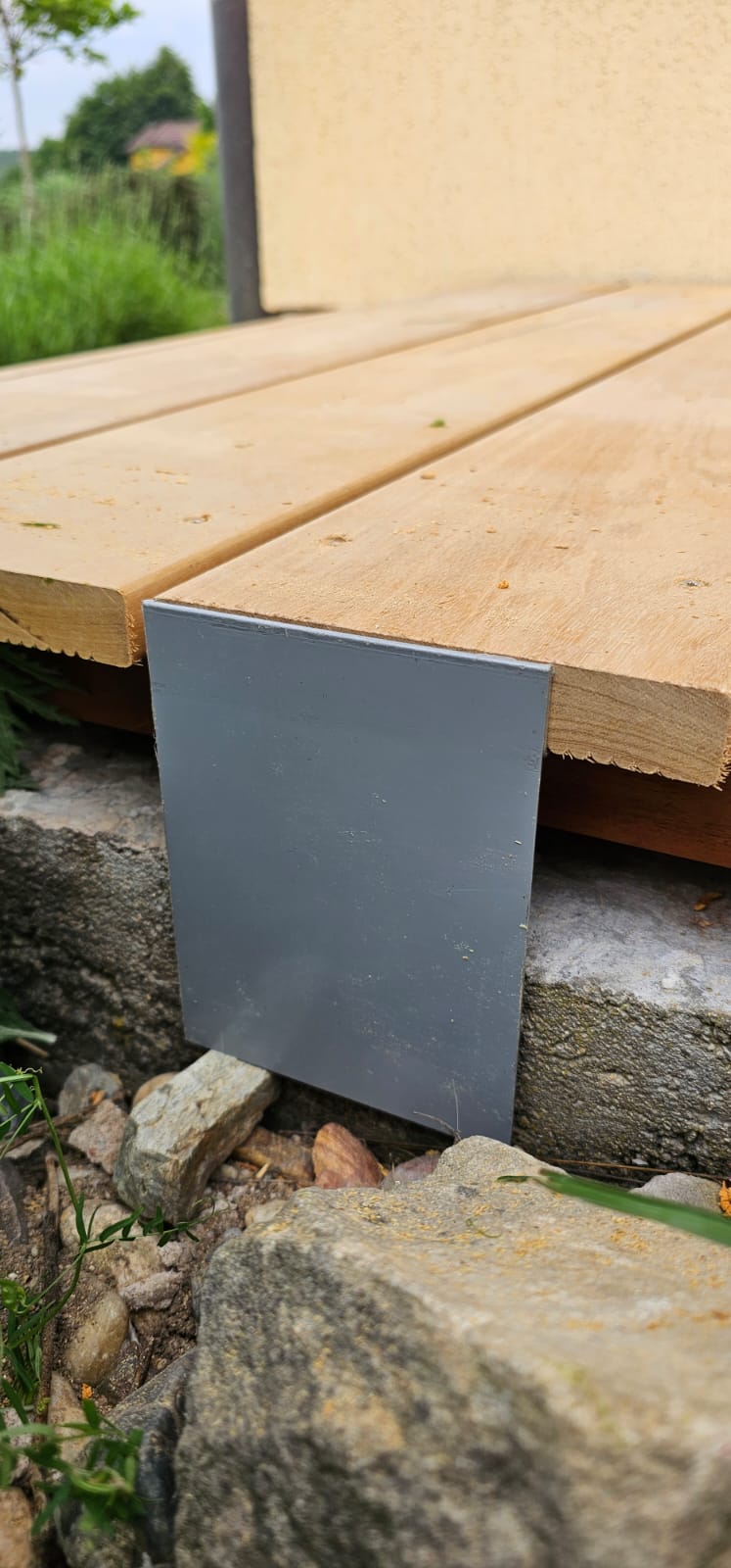 Ukončovací profil pro dřevěné nebo WPC terasy 200 mm, 2,0m