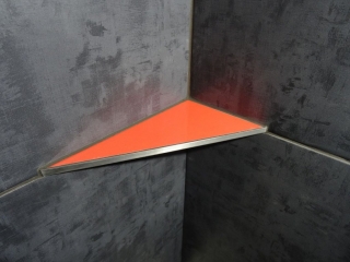 Police B, trojúhelníková, obkladová, 300x170 mm, 12,5 mm
